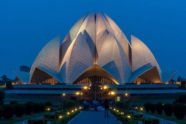 Sydney to Delhi Flight Booking